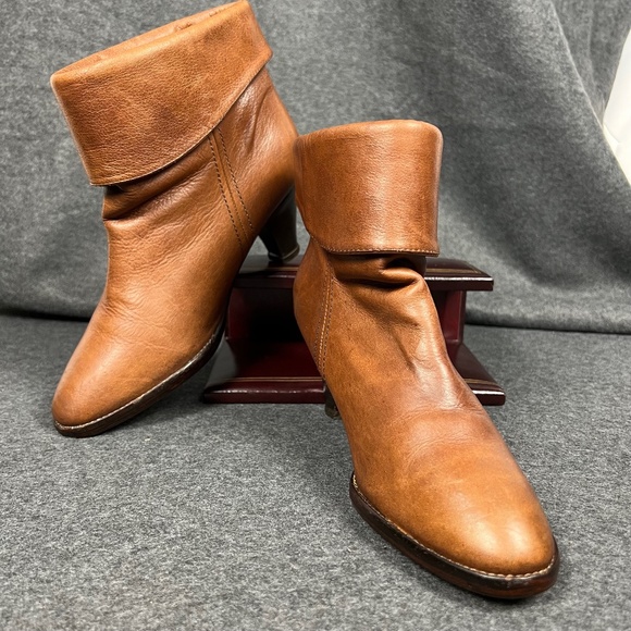 Frye Lisa Shortie Brown Leather Ankle Boot Womens size 7M